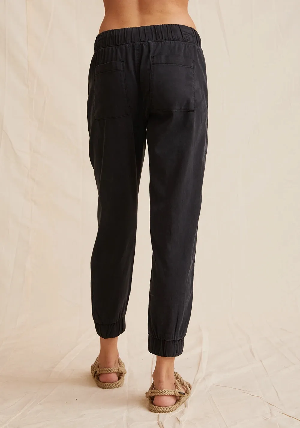 Bella Dahl - Pocket Jogger in Washed Black