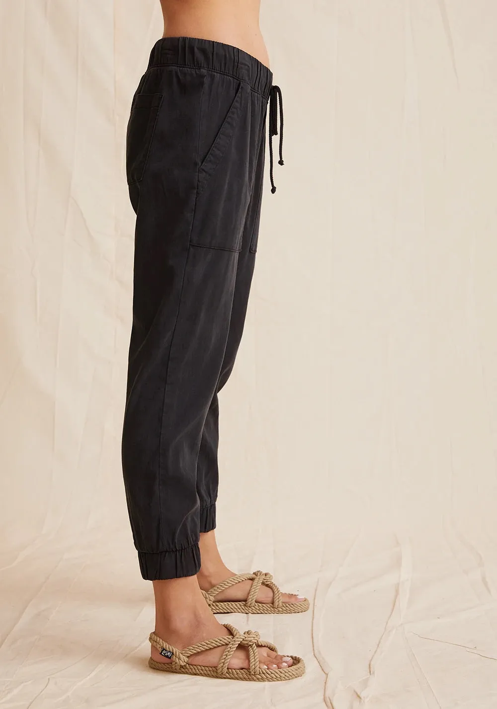 Bella Dahl - Pocket Jogger in Washed Black